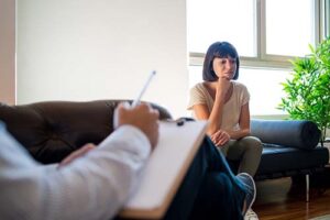 woman talks with therapist in a personality disorder treatment program